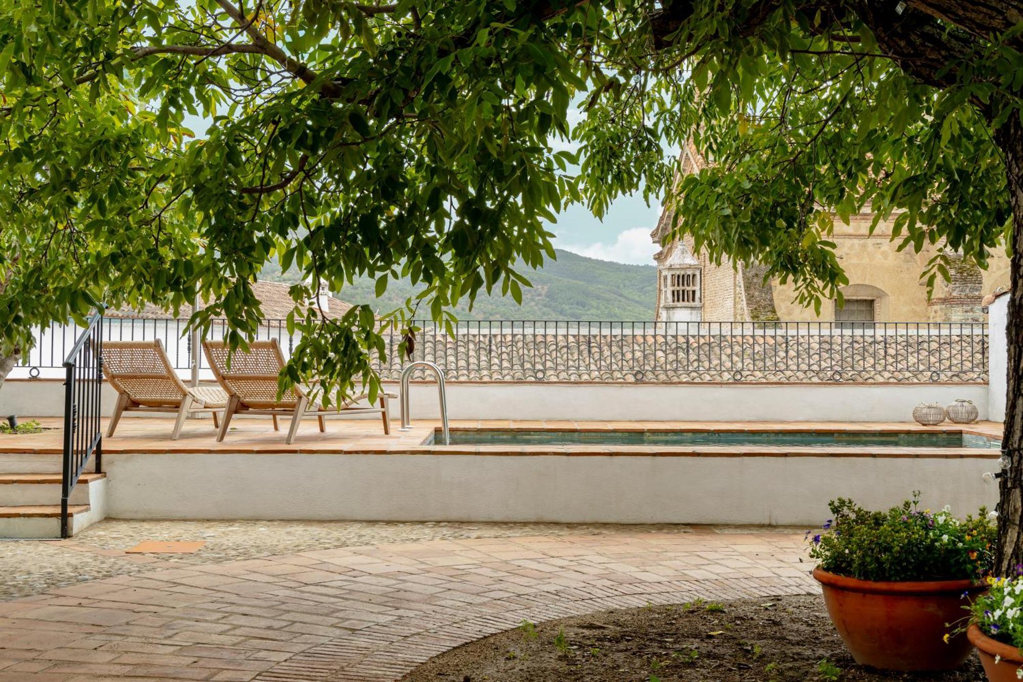 Apartamentos Turisticos El Patio Del Nogal Guadalupe  Exterior foto