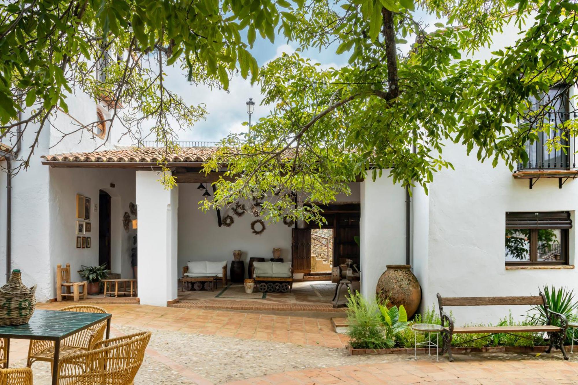 Apartamentos Turisticos El Patio Del Nogal Guadalupe  Exterior foto
